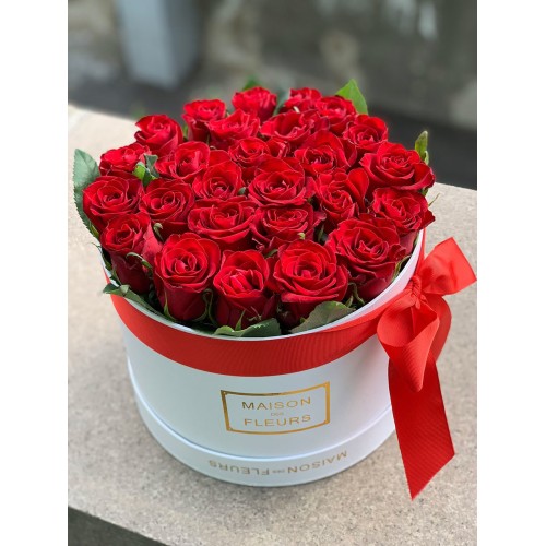 Купить на заказ 25 красных роз в коробке с доставкой в Степногорске