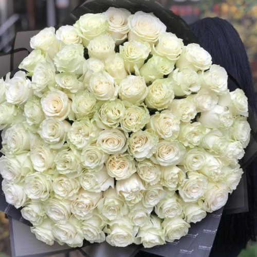 Купить на заказ Букет из 75 белых роз с доставкой в Степногорске