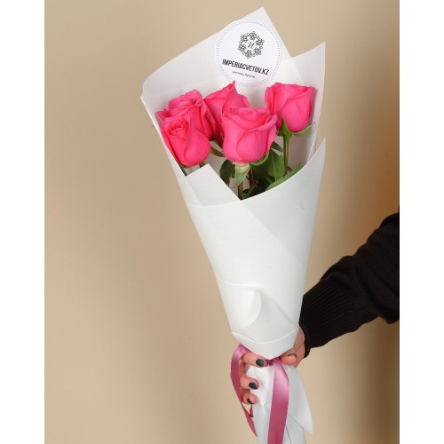 Купить на заказ Букет из 5 розовых роз с доставкой в Степногорске