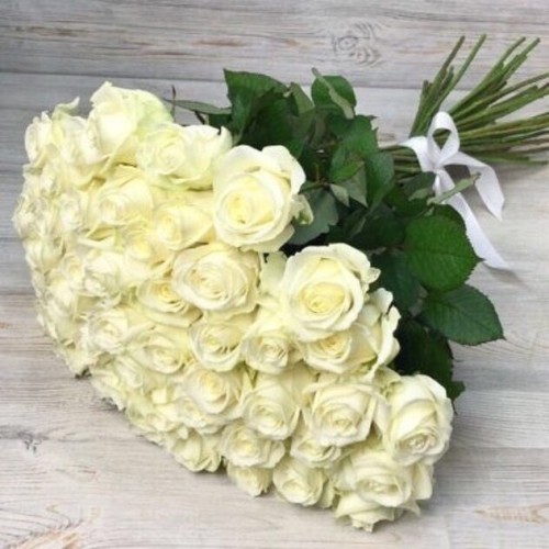 Купить на заказ Букет из 51 белой розы с доставкой в Степногорске